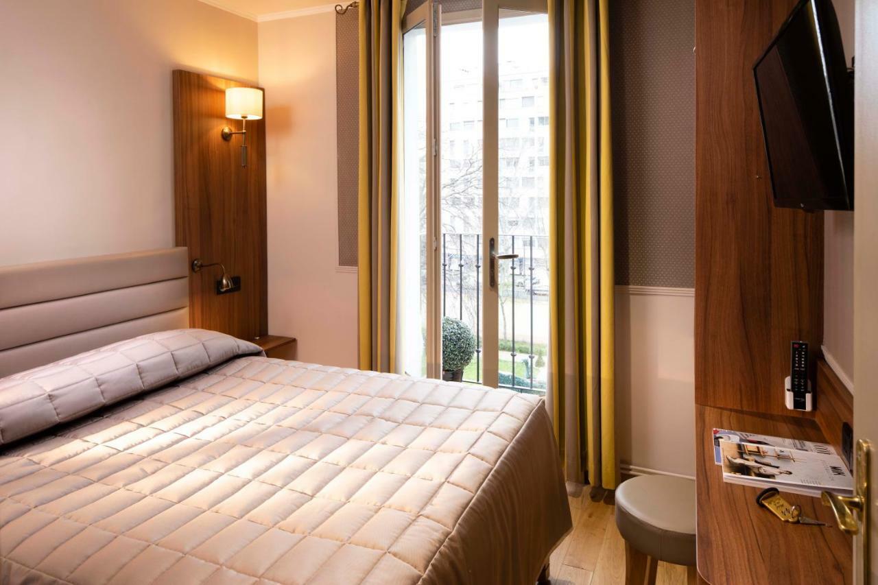 Hotel De La Tour Eiffel Париж Экстерьер фото